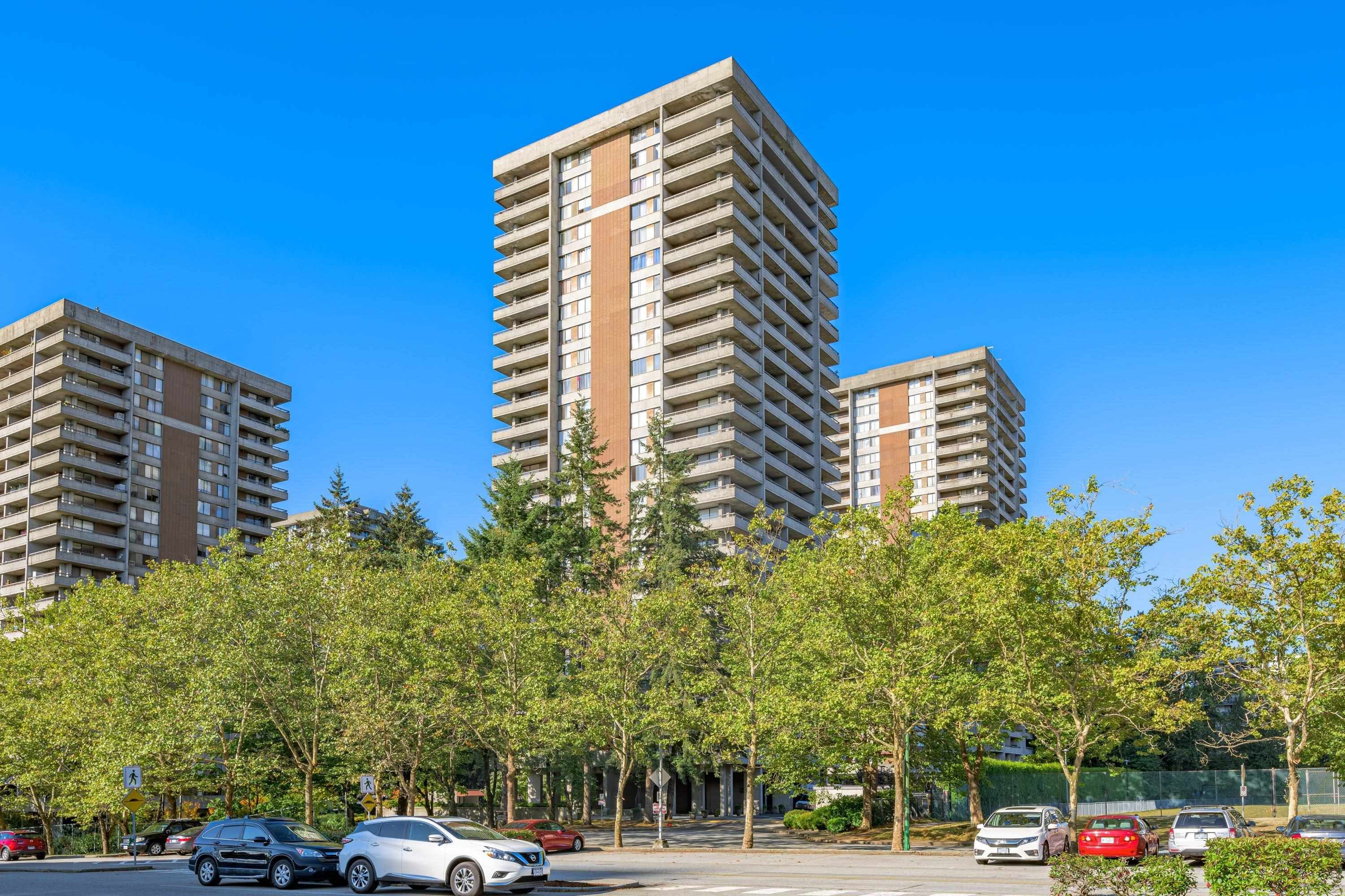 Open House. Open House on Saturday, September 9, 2023 11:00AM - 1:00PM
Beautifully Furnished & Total Updated 15th Floor 977 Sq ft Condo, The Oaks at Timberlea with 2 Spacious bedrms, 1 Main & Ensuite 1/2 bathroom. Near SFU in a very convenient loc